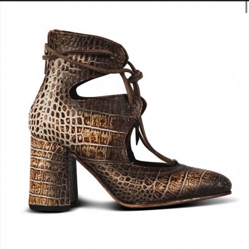Brand new, never worn. Freebird by Steven leather JOYCE heels. Tan Croco.